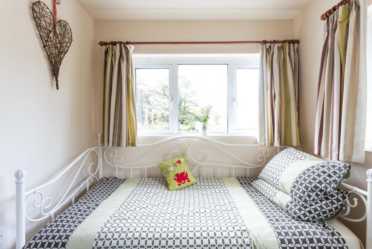 2 Tan Yr Eglwys Villa Pontardawe Eksteriør bilde